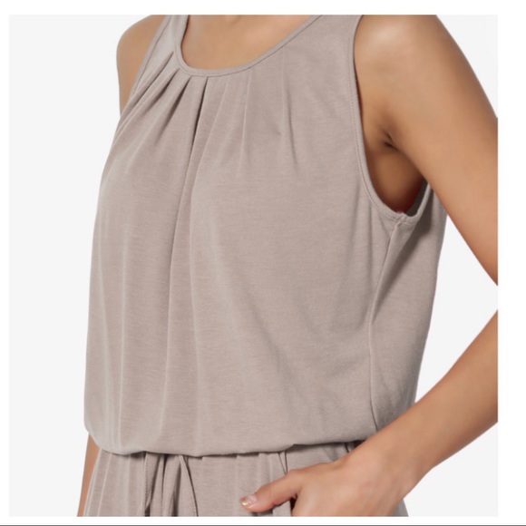 ✨LAST ONE✨Fabulous wide leg sleeveless jumpsuit with pockets - Picture 4 of 4